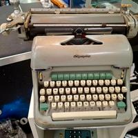 Macchina da scrivere Olympia vintage