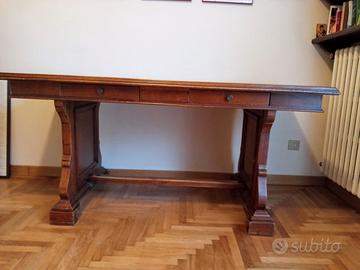 Scrivania in legno