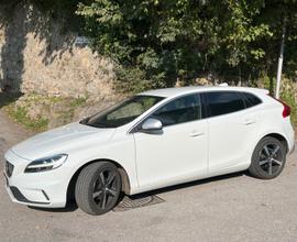 Volvo v40 d2 r-design 2017