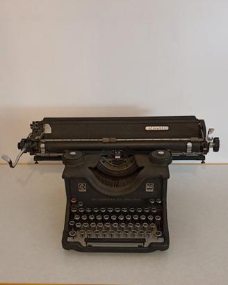 Macchina da scrivere Olivetti  M40