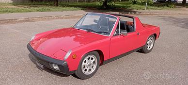 Auto Porsche 914 color rosso