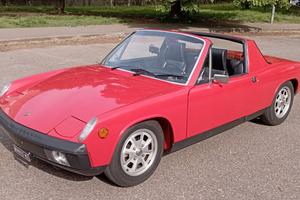 Auto Porsche 914 color rosso