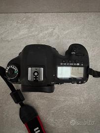 Canon 5D Mark III + Battery Grip ( Canon )