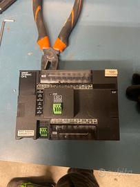 PLC omron CP1L