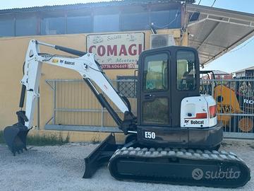 MINIESCAVATORE BOBCAT E50 GIROSAGOMA 2017 A/C