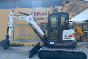MINIESCAVATORE BOBCAT E50 GIROSAGOMA 2017 A/C