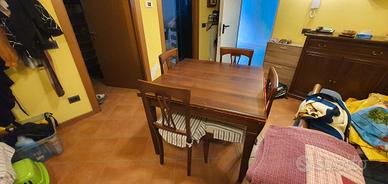 Tavolo e sedie 
