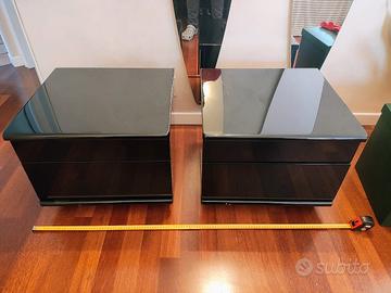 Coppia di comodini in legno nero lucido