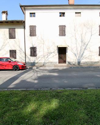 CASA SEMINDIPENDENTE A CAMPOLONGO TAPOGLIANO