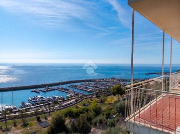 4 LOCALI A SAN LORENZO AL MARE