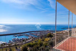 4 LOCALI A SAN LORENZO AL MARE