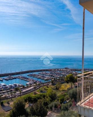 4 LOCALI A SAN LORENZO AL MARE