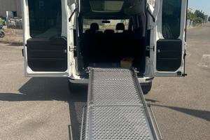 Fiat Doblò TRASPORTO DISABILI Tetto alto