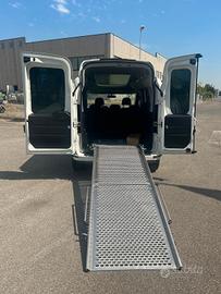 Fiat Doblò TRASPORTO DISABILI Tetto alto