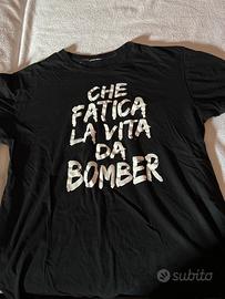 Maglia nera con scritta bianca