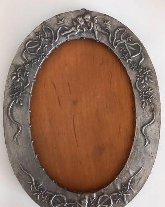 Cornice ovale in metallo vintage, Liberty, firmata
