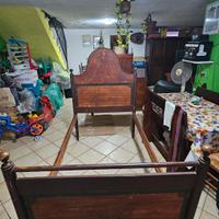 Struttura letto singolo antico. 