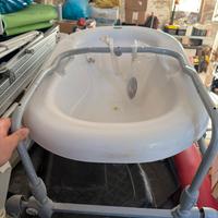 Vaschetta e fasciatoio neonati