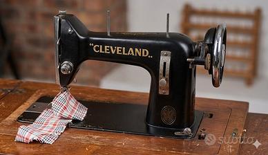 Macchina da cucire antica