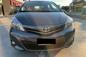 Toyota yaris 1.3,2012
