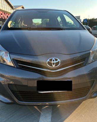 Toyota yaris 1.3,2012