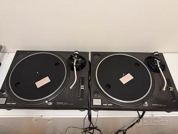 Coppia Giradischi Technics SL 1210 MK2