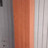 mobile a colonna  un anta color legno