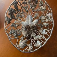 vassoio vintage decorato con uva e foglie