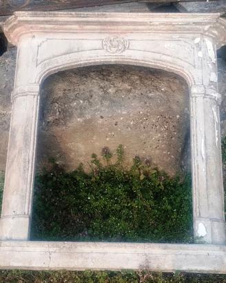 Cornice camino in cemento