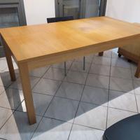 Tavolo in legno per casa o ufficio