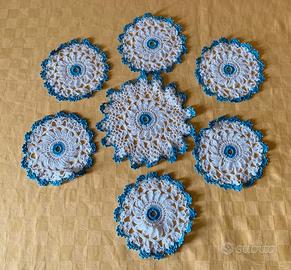 Centrini ricamati a mano