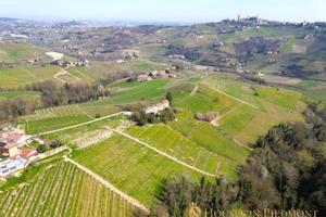 Rustico / Casale di 400 m² con più di 5 locali a C