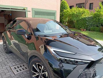 C-HR di fine 2024 con meno di 15mila km