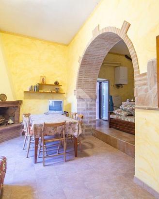 5 LOCALI A CITTADUCALE