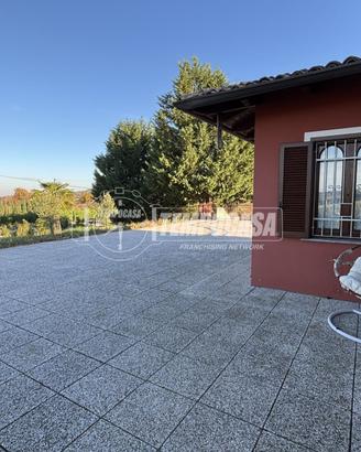 CASA INDIPENDENTE CON TERRAZZO E BOX AUTO