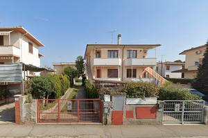 Rif. V865 Rosignano S. Indipendente, corte privata