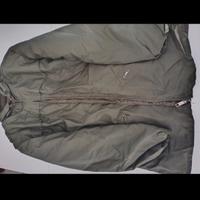 Giacca e pantavento militari.