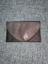 Pochette Avon nera e argento iridescente 