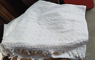 Antico copriletto in piqué di cotone