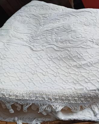 Antico copriletto in piqué di cotone