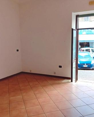 Locale commerciale 25 mq con agibilità via Roma