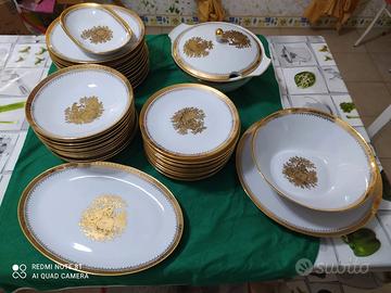 Servizio Piatti in Porcellana con Oro Zecchino