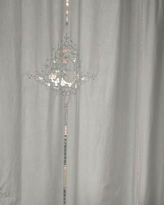 Tenda vintage con intagli a mano