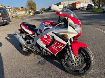 YAMAHA YZF 750 R