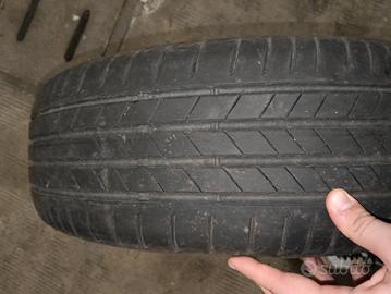 Pneumatico Bridgestone 185/65 R15