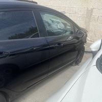 Porta anteriore destra Ford Fiesta 6 serie 2015