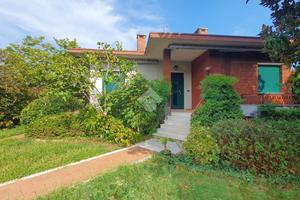 VILLA SINGOLA A CASTEL D'AZZANO