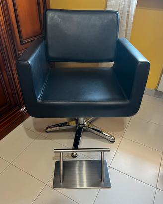 Poltrona con poggiapiedi