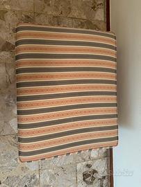 Pouf con letto singolo a doghe