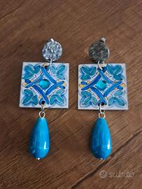Orecchini con maiolica azzurra